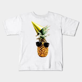 Funny pineapple wearing black aviator style sunglasses and party hat Kids T-Shirt